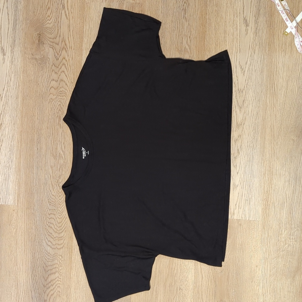Old Navy Cropped Workout Short Sleeve Top